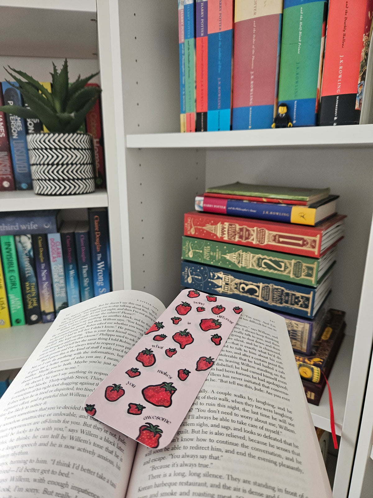 Bookmark - Knobbly strawberries